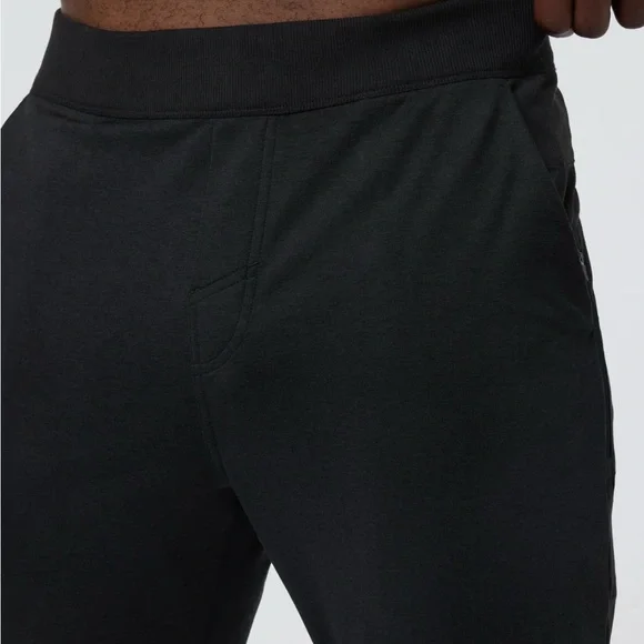 Vuori Coronado Black Streamlined Joggers - Picture 3 of 6